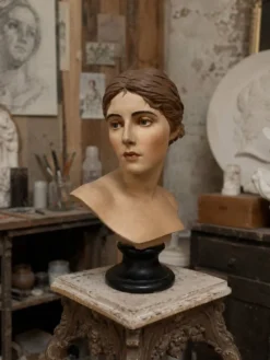 Buste de femme en platre