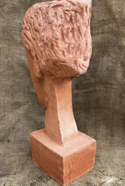 Buste de femme en terre cuite
