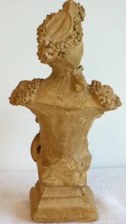 Buste de femme en terre cuite signé Torcuato Tasso Y Nadal