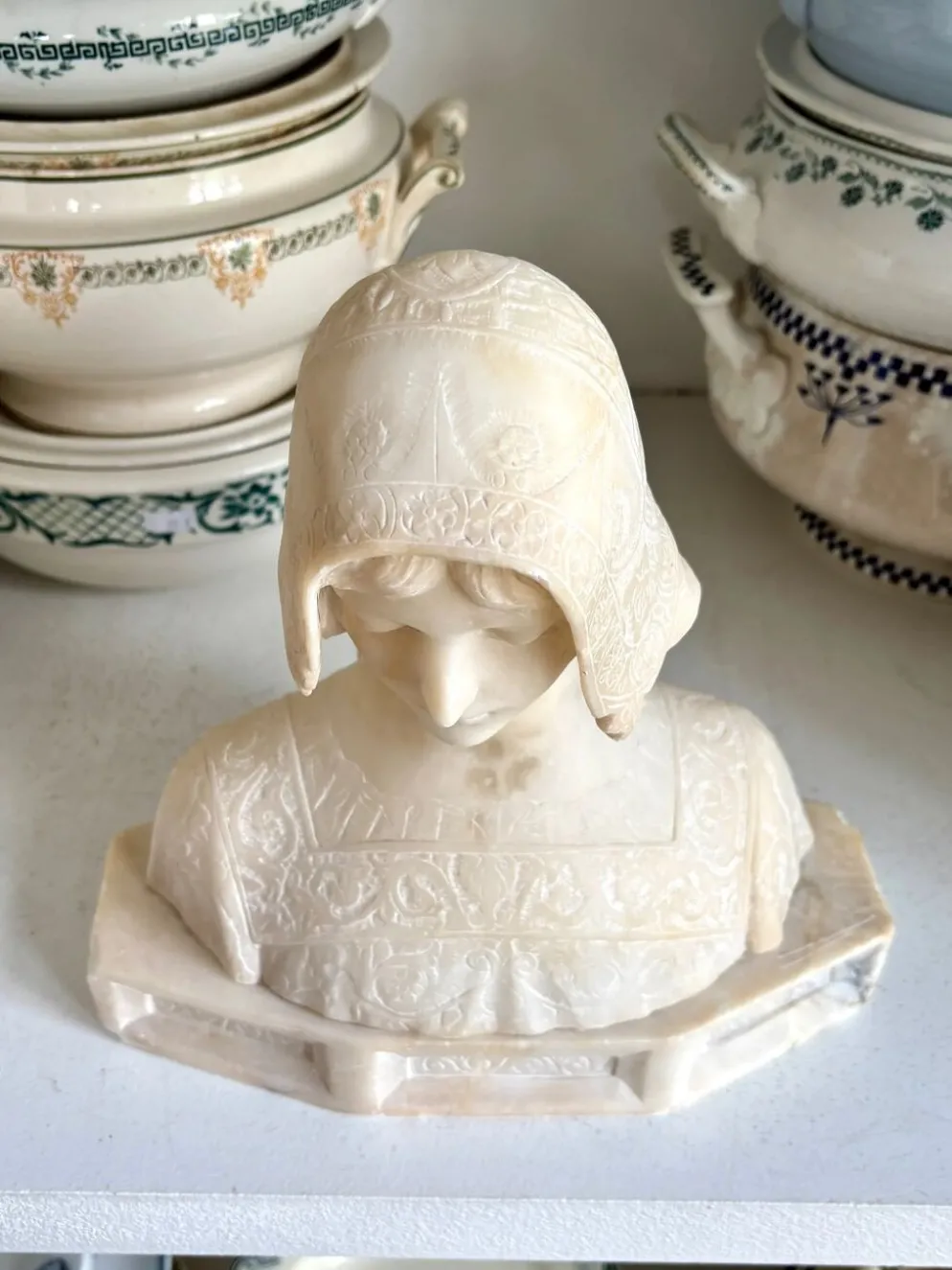 Buste de jeune femme en albâtre, Angiolo Malavolti, début XXème