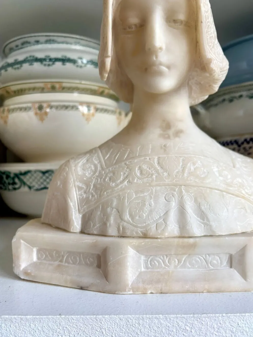 Buste de jeune femme en albâtre, Angiolo Malavolti, début XXème