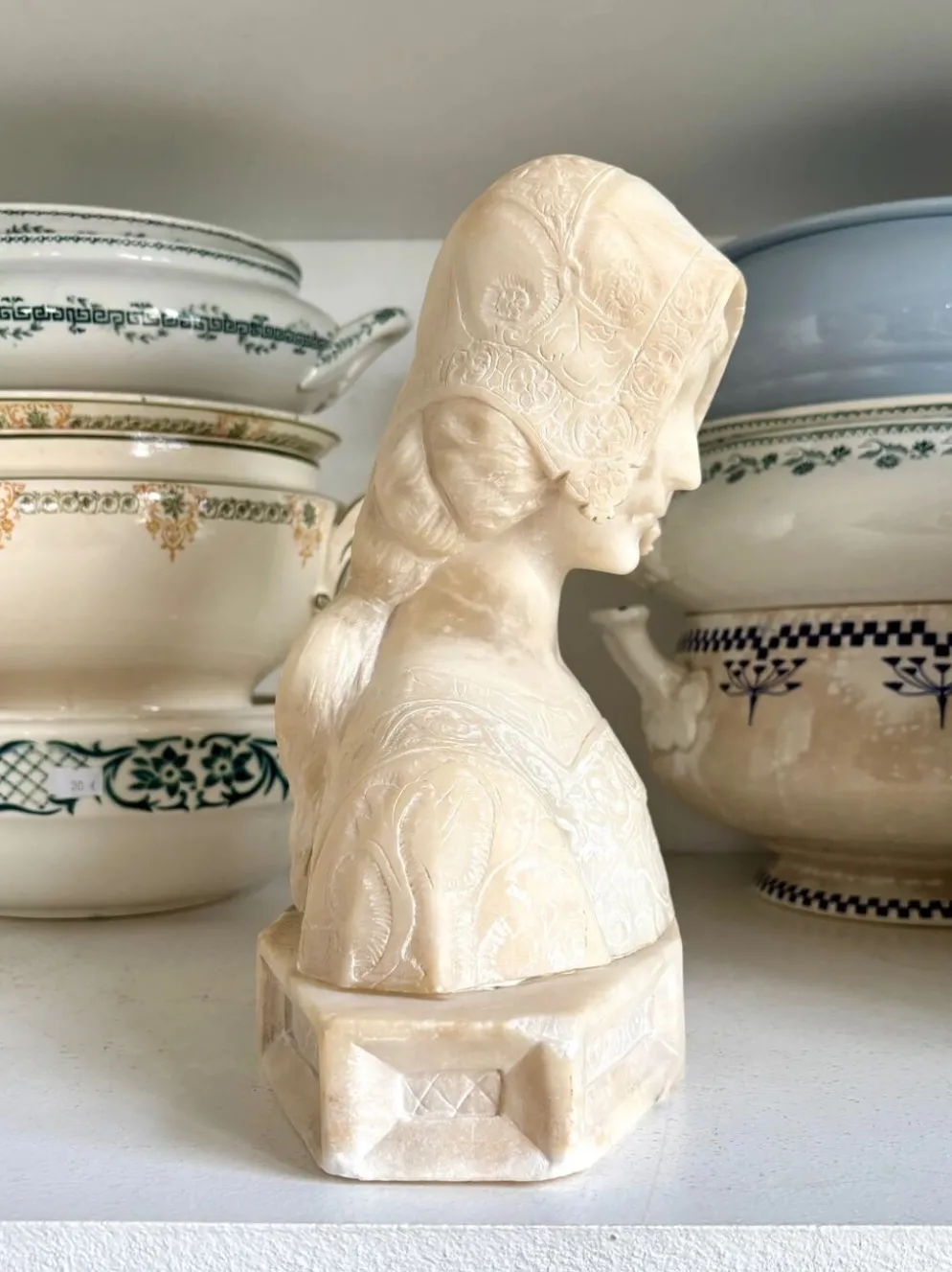 Buste de jeune femme en albâtre, Angiolo Malavolti, début XXème