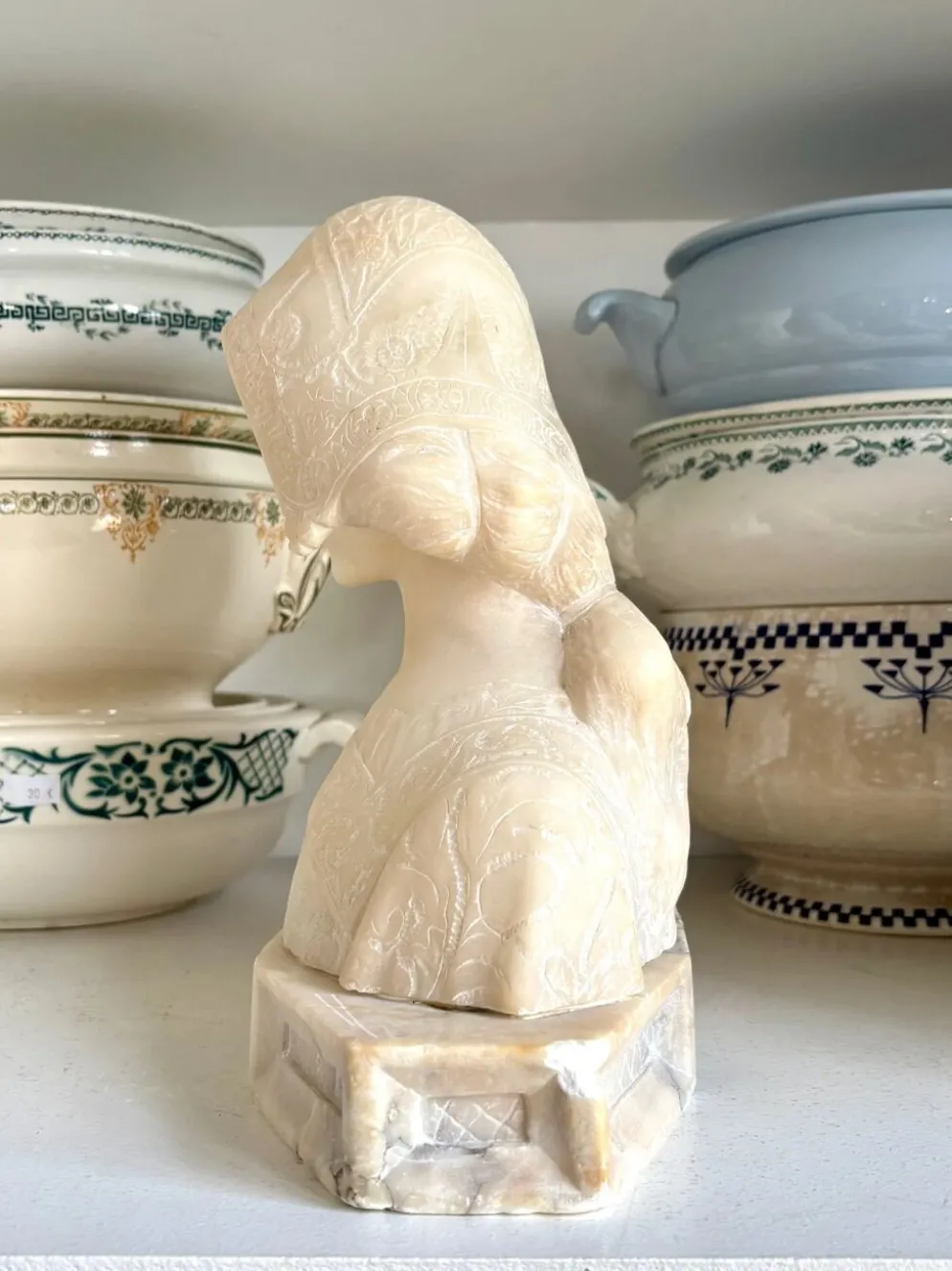 Buste de jeune femme en albâtre, Angiolo Malavolti, début XXème