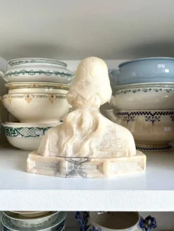 Buste de jeune femme en albâtre, Angiolo Malavolti, début XXème