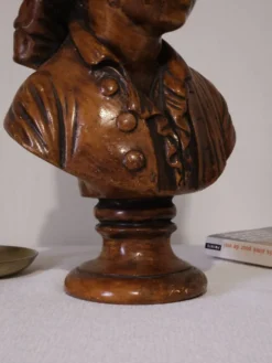 Buste de jeune homme en plâtre ancien
