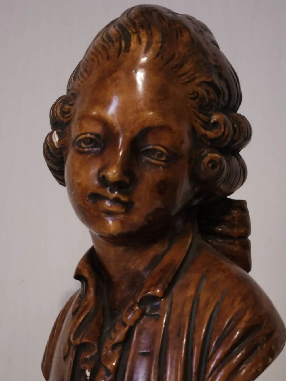 Buste de jeune homme en plâtre ancien
