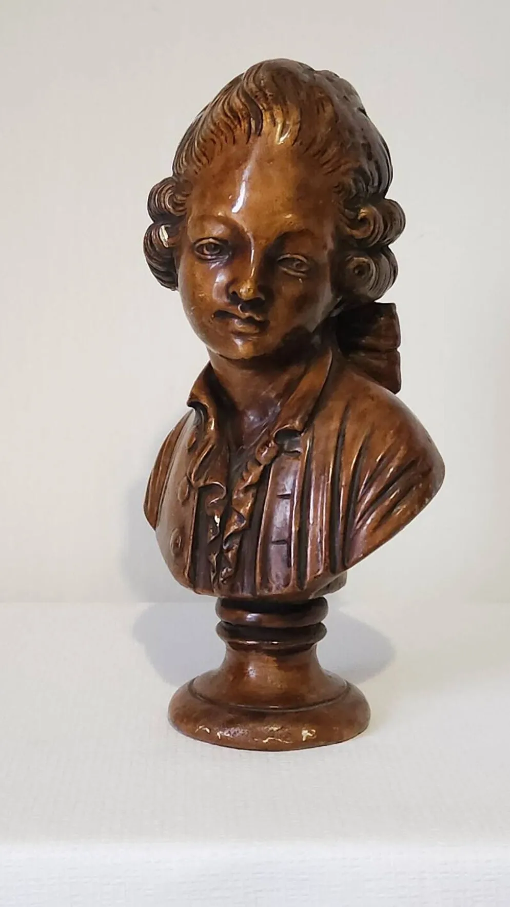 Buste de jeune homme en plâtre ancien