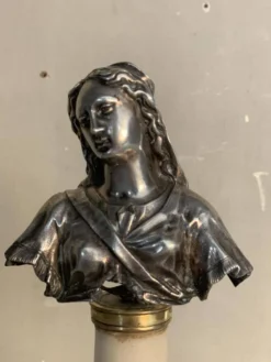Buste de la Vierge en argent, colonne en marbre
