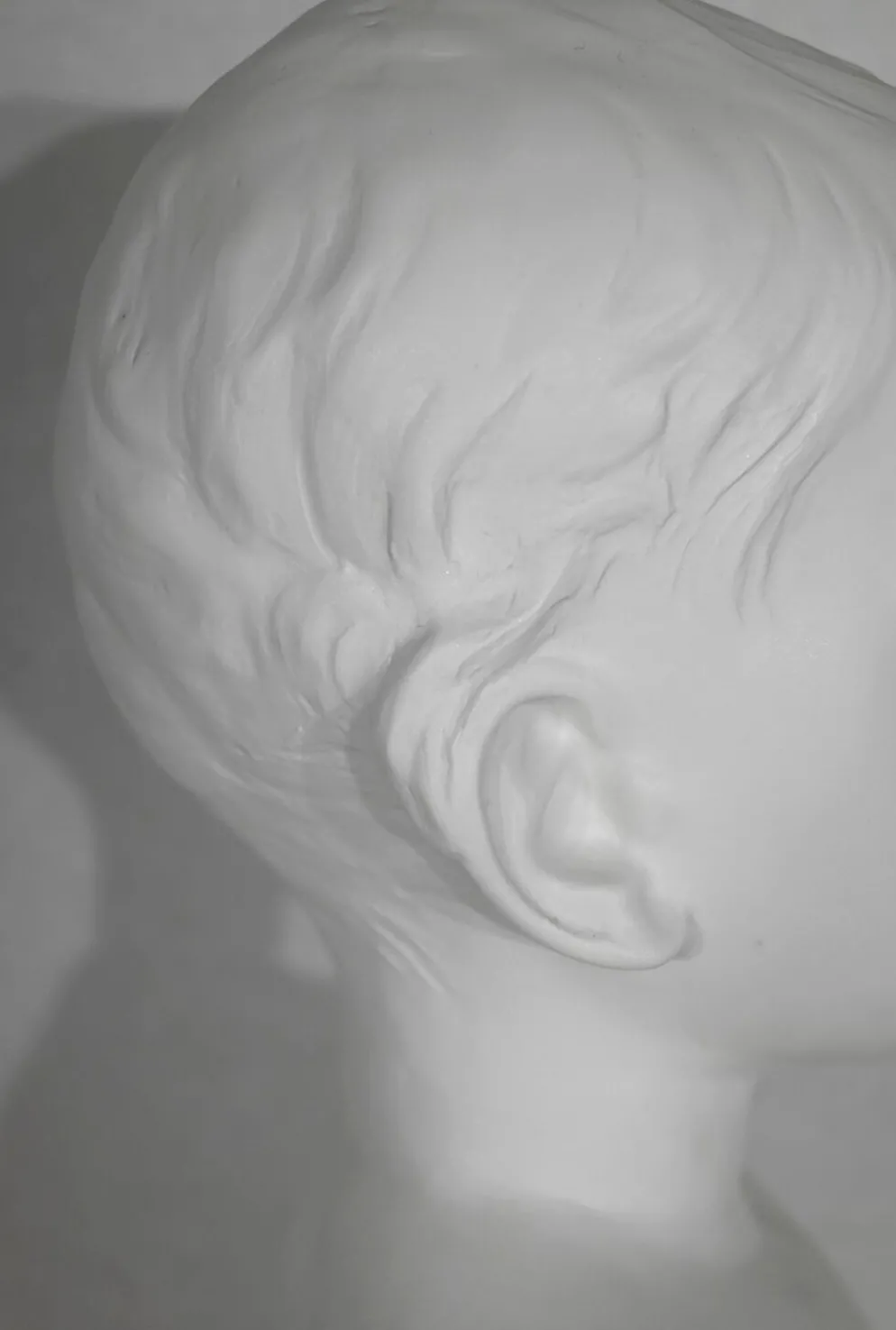 Buste d’enfant en biscuit de limoges – début xxe
