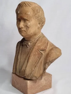 Buste de notable en terre cuite 29 cm, signé Pasquet, 1870, sur socle