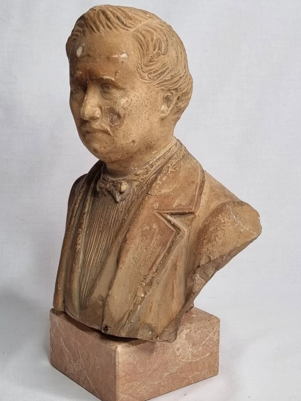 Buste de notable en terre cuite 29 cm, signé Pasquet, 1870, sur socle