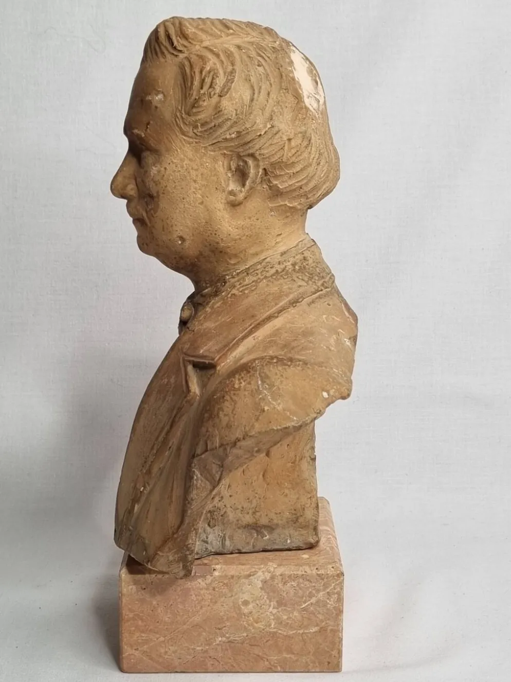 Buste de notable en terre cuite 29 cm, signé Pasquet, 1870, sur socle