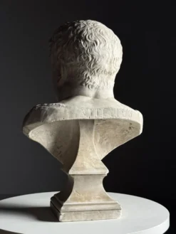 Buste de Vitellius en plâtre romain, 20e siècle.