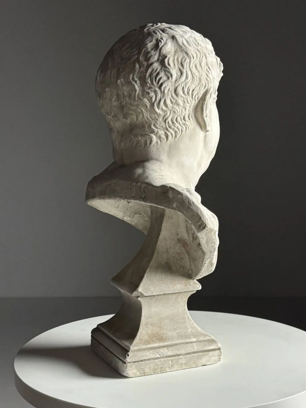 Buste de Vitellius en plâtre romain, 20e siècle.