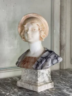 Buste d’une jeune fille en albâtre par Riccardo Aurilli