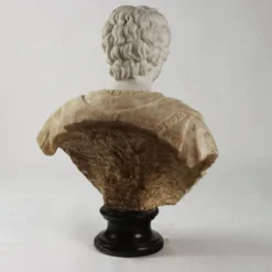 Buste d’un empereur romain en marbre blanc, Italie, XXe siècle