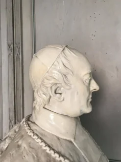 Buste d’un prélat en plâtre