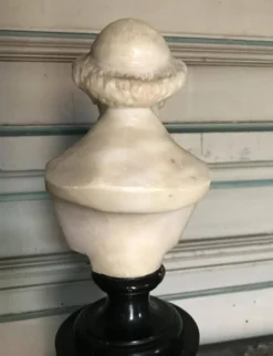 Buste d’un prélat italien en albâtre