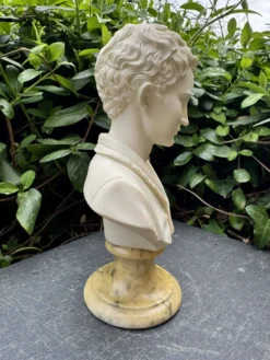 Buste en albâtre femme signé Arnaldo Giannelli