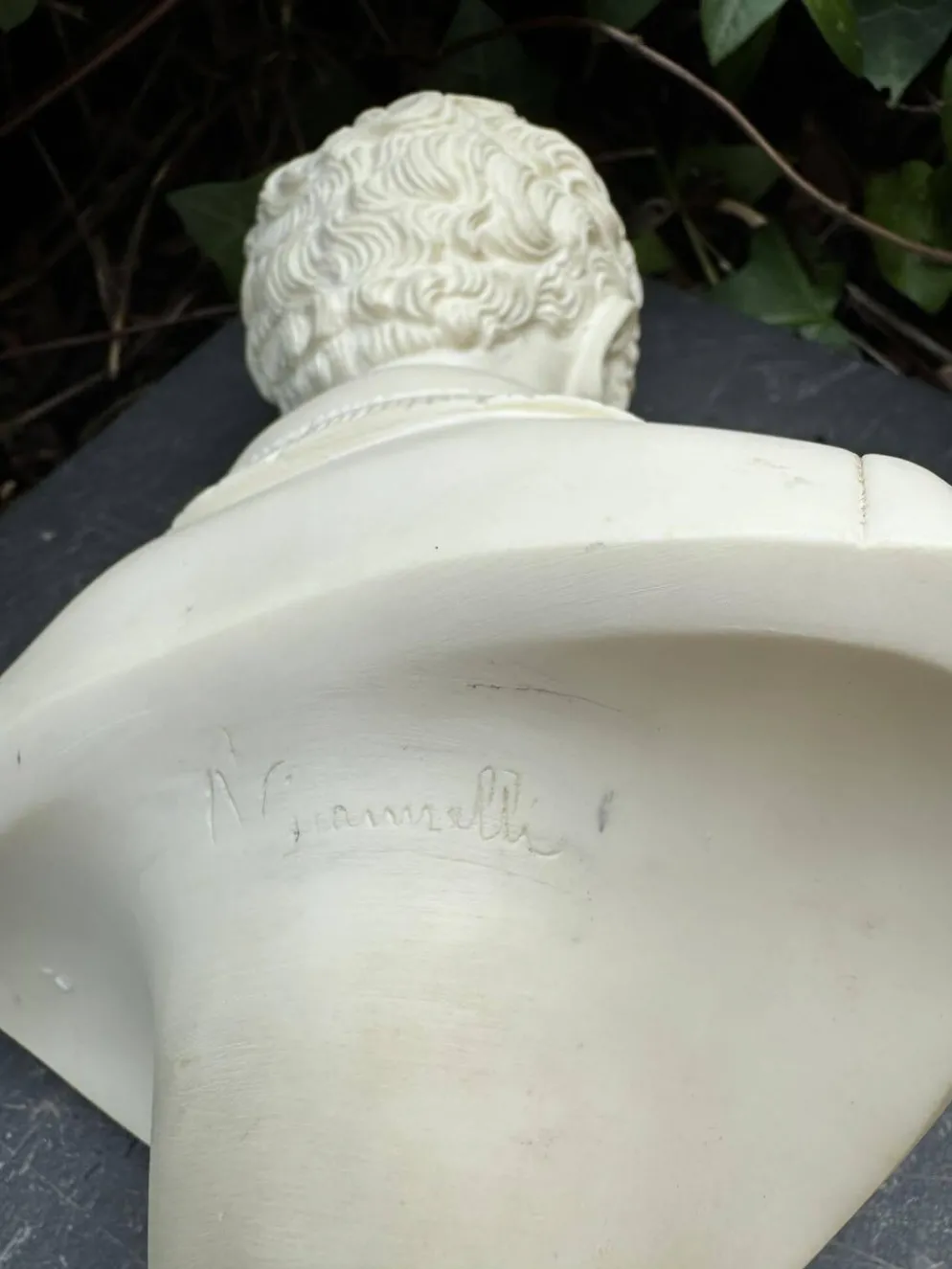 Buste en albâtre femme signé Arnaldo Giannelli