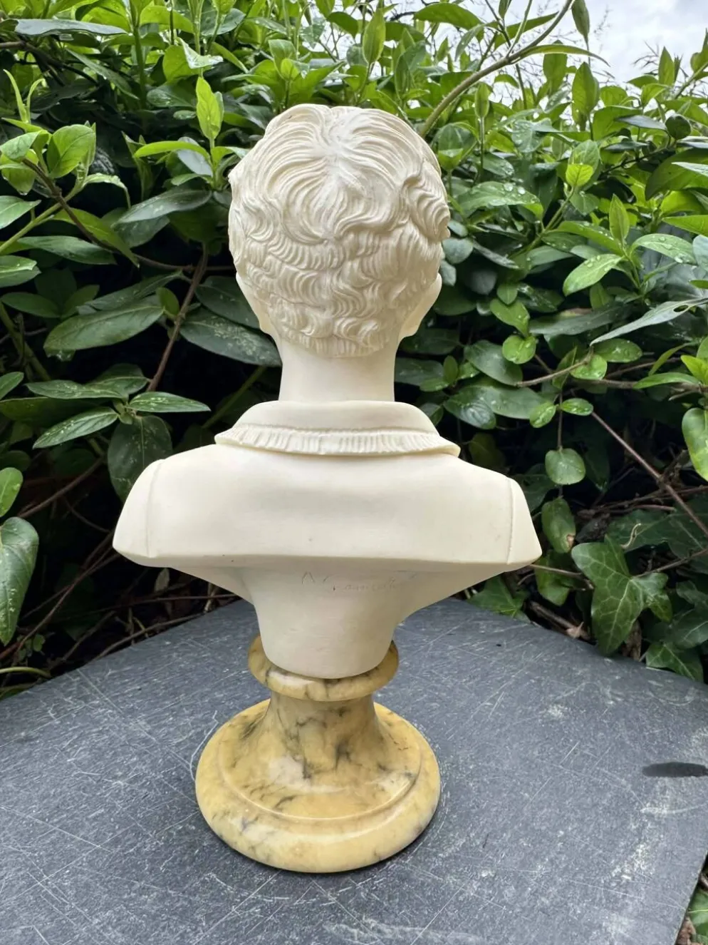 Buste en albâtre femme signé Arnaldo Giannelli