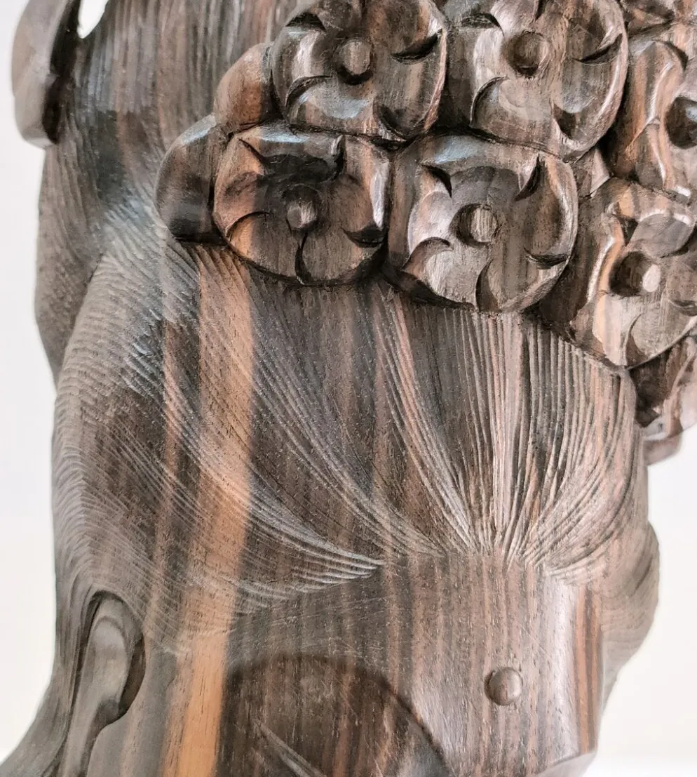 Buste en bois de femme à coiffe florale travail sculptural des années 60-70