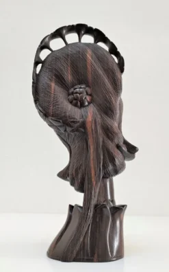 Buste en bois de femme à coiffe florale travail sculptural des années 60-70