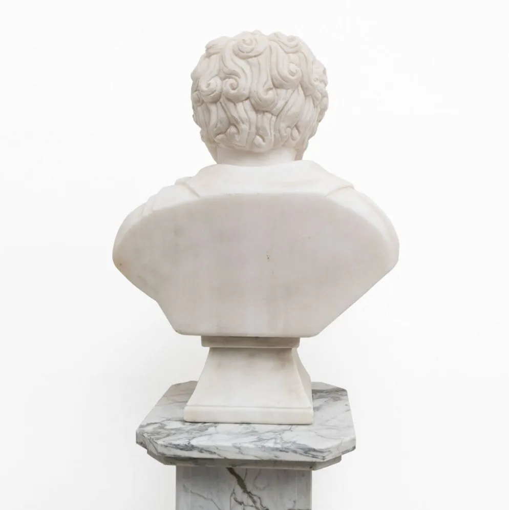 Buste en marbre blanc d'un empereur romain, XXe siècle