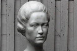 Buste en marbre blanc, signé Léoni, 19ème siècle