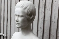 Buste en marbre blanc, signé Léoni, 19ème siècle