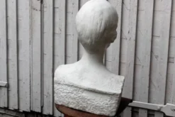 Buste en marbre blanc, signé Léoni, 19ème siècle
