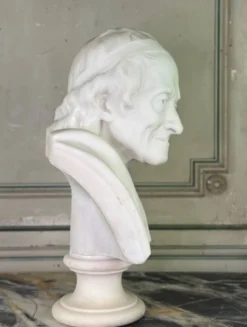 Buste en marbre, Voltaire d’après Jean Antoine Houdon, copie du XIXème siècle