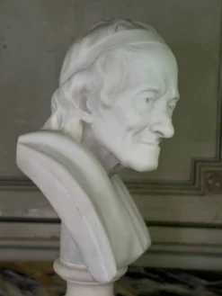 Buste en marbre, Voltaire d’après Jean Antoine Houdon, copie du XIXème siècle
