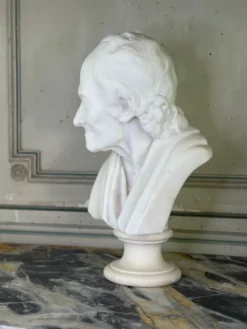 Buste en marbre, Voltaire d’après Jean Antoine Houdon, copie du XIXème siècle