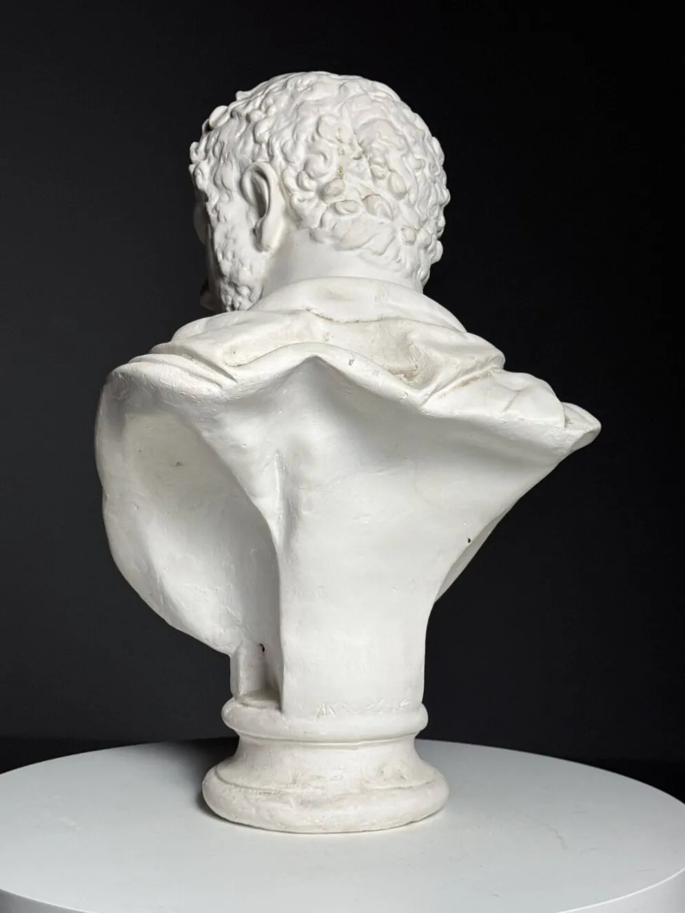 Buste en plâtre de Caracalla appelant