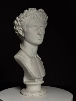 Buste en plâtre de l'empereur Auguste