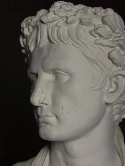 Buste en plâtre de l'empereur Auguste