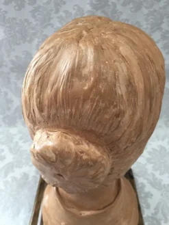Buste en terre crue d'atelier buste visage de femme signée j.c.g.
