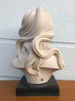 Buste femme vintage, buste résine, Escorpiao do ouro, femme seins nus, statue résine, socle