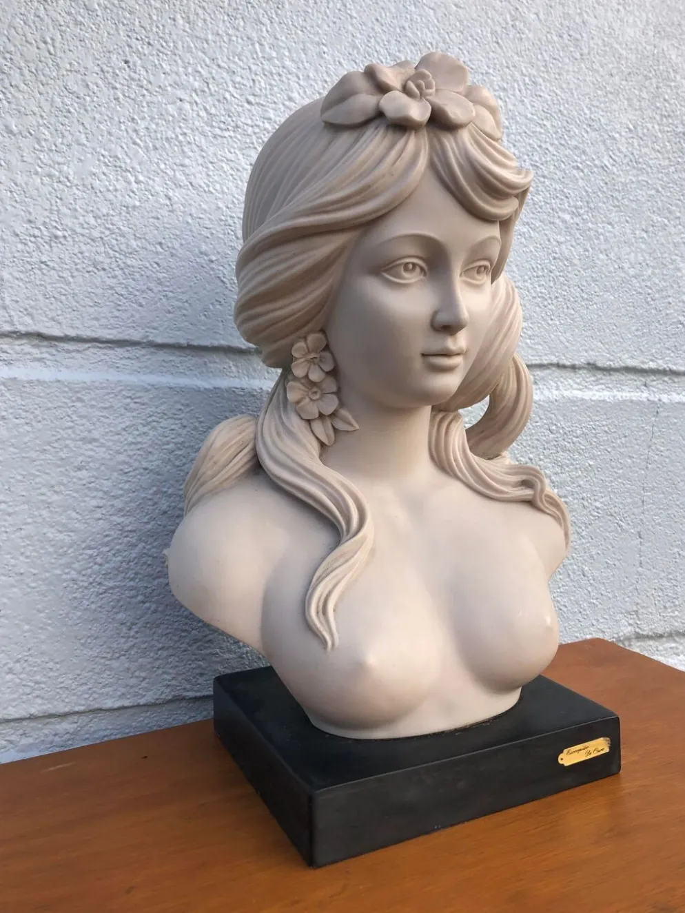 Buste femme vintage, buste résine, Escorpiao do ouro, femme seins nus, statue résine, socle