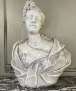 Buste féminin en marbre de Carrare, fin du XVIIIème siècle, Italie du Nord