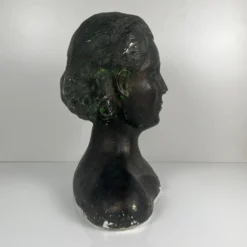 Buste féminin style néoclassique en plâtre par M. Mongey, XXe siècle