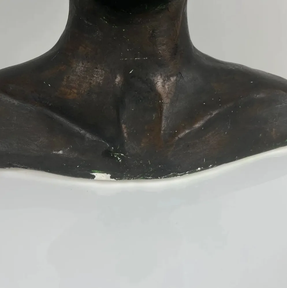 Buste féminin style néoclassique en plâtre par M. Mongey, XXe siècle