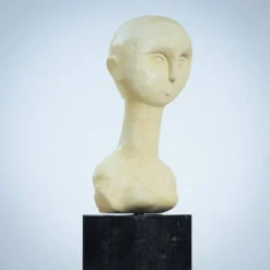 Buste moderniste de femme en grès