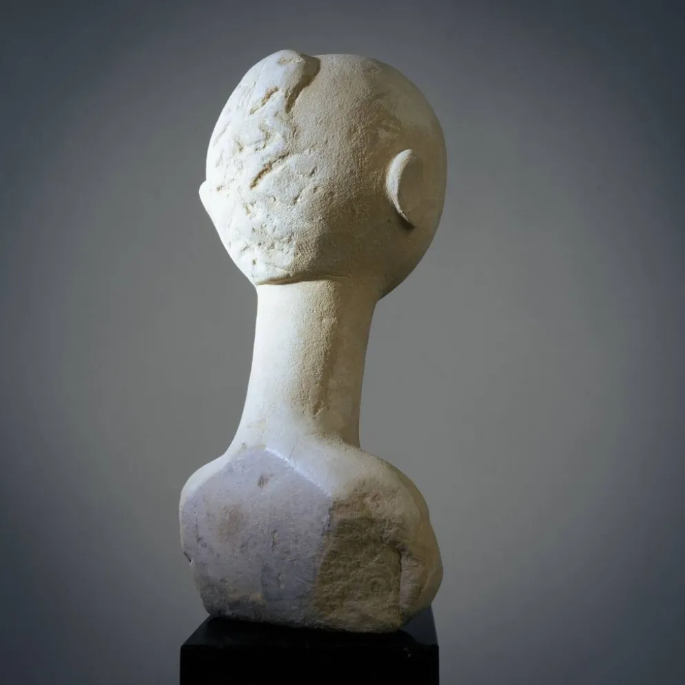 Buste moderniste de femme en grès