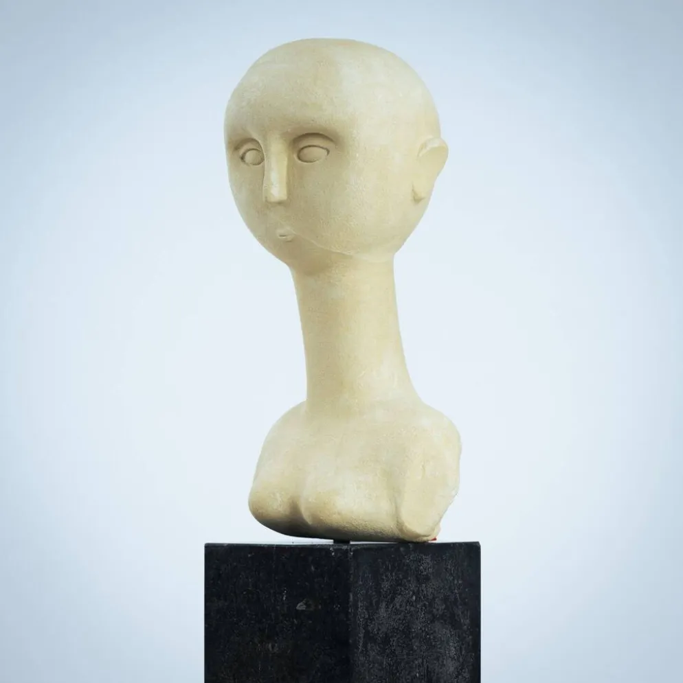 Buste moderniste de femme en grès