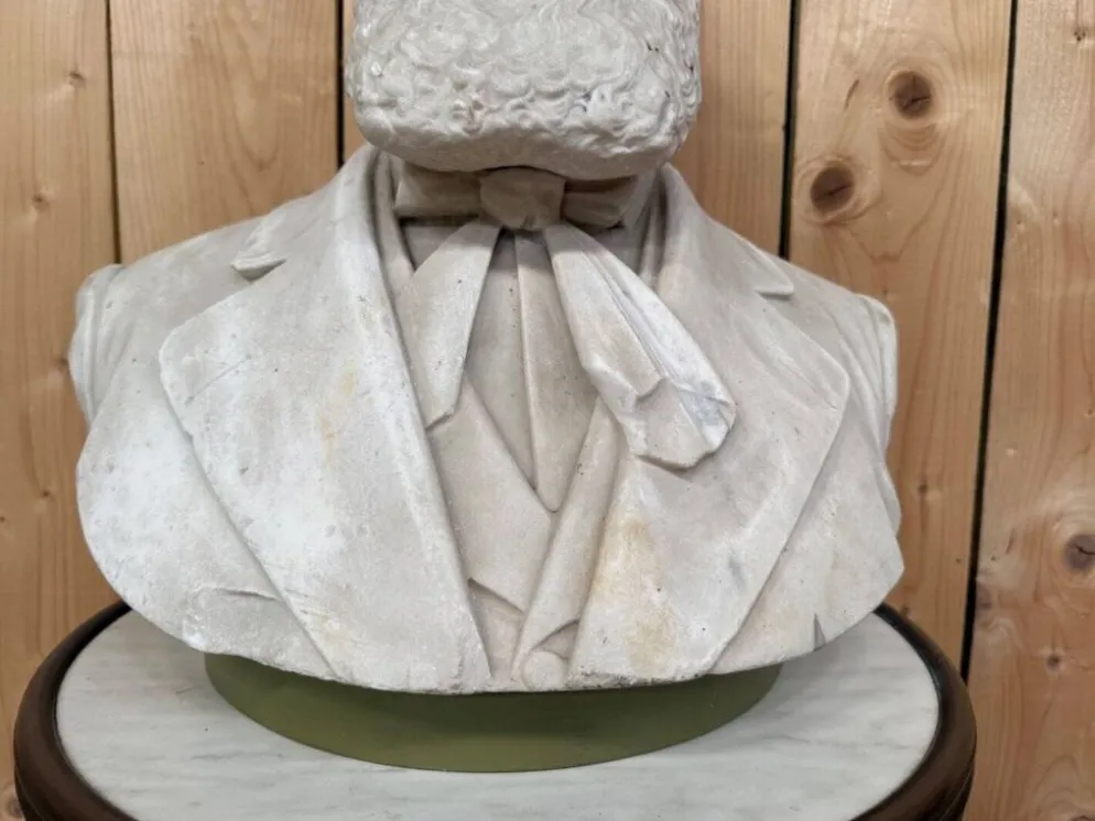 Buste portrait masculin en marbre blanc – Époque XIXe siècle