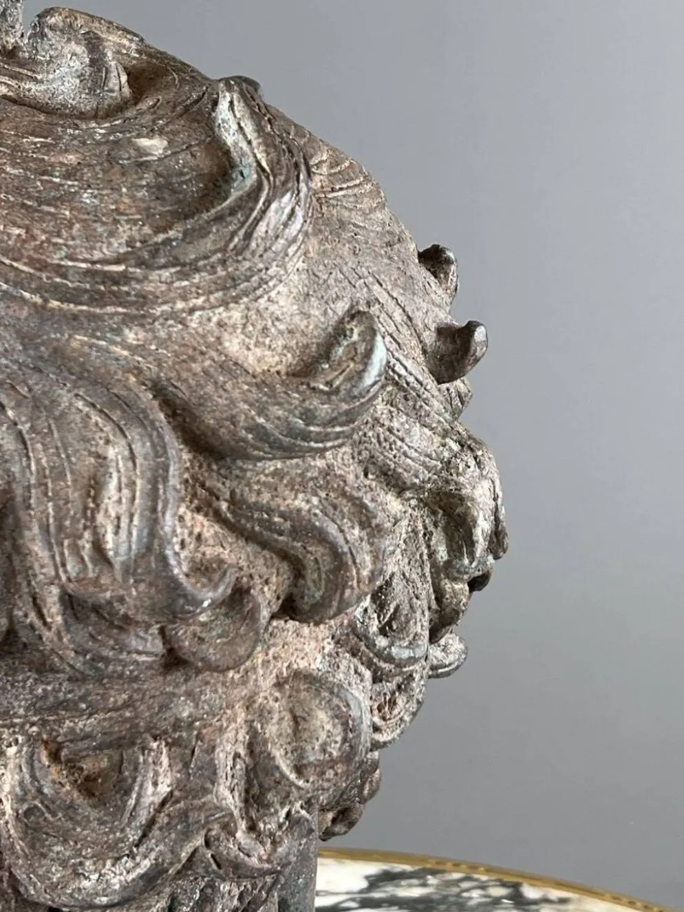 Buste sculptural en bronze sur base, XXe siècle
