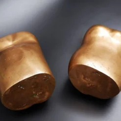 Bustes d'homme et de femme en bronze