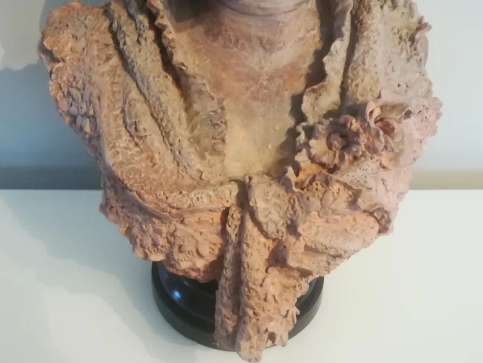 Buste signé D. Van Den Bossche en terre cuite